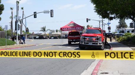 Fotografía que muestra una cinta de advertencia durante un operativo de la Policía de San Diego este lunes, en el Centro Islámico de San Diego. EFE/O. Alonso