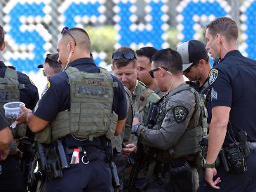 El tiroteo de este lunes desató una intensa movilización de autoridades locales y federales. EFE/J. Gastaldo