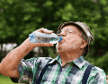 Aunque existen recomendaciones generales, no todas las personas necesitan exactamente la misma cantidad de agua. CANVA