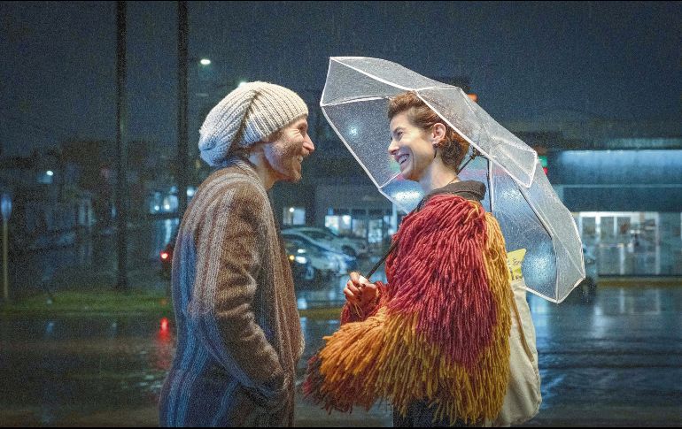 Natalia Plascencia es la protagonista de la cinta “La vida es”; en la imagen aparece con Rubén Ochandiano. CORTESÍA