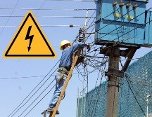 Cuadrillas de la Comisión Federal de Electricidad realizarán trabajos de mantenimiento con líneas desenergizadas en Cajititlán, Tlajomulco de Zúñiga. ESPECIAL / EL INFORMADOR y CANVA