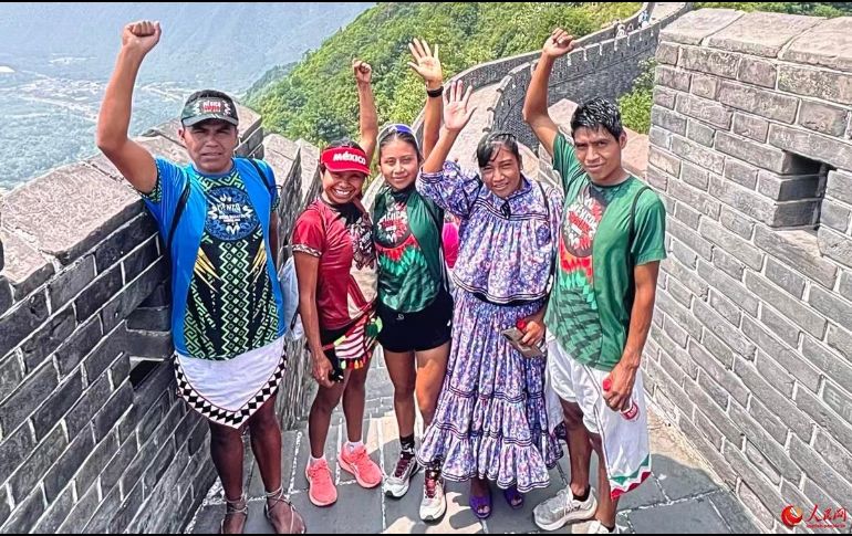 En sus redes sociales, la Embajada de China en México felicitó a los cinco atletas mexicanos que consiguieron medallas en el Maratón de la Gran Muralla China. X / @EmbChinaMex