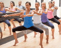 El burn barre ya se perfila como una de las tendencias fitness más comentadas de 2026, especialmente entre quienes buscan entrenamientos intensos, rápidos y enfocados en tonificación corporal. CANVA