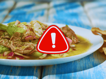 Preparaciones muy populares como el ceviche, los aguachiles o los cócteles crudos son un verdadero caldo de cultivo para microorganismos peligrosos si no se mantienen a una temperatura estricta. ESPECIAL / CANVA