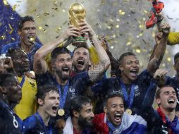 En Rusia, Didier Deschamps dispuso de un plantel de Francia amplio y lleno de estrellas, para convertirse en el tercero en ganar el Mundial como futbolista (1998) y entrenador (2018), después de Franz Beckenbauer y Mario Lobo Zagallo. AFP / ARCHIVO