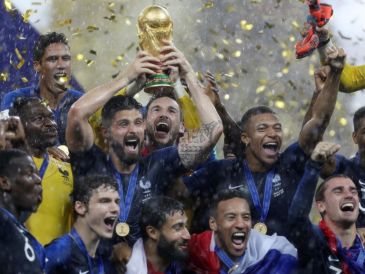 En Rusia, Didier Deschamps dispuso de un plantel de Francia amplio y lleno de estrellas, para convertirse en el tercero en ganar el Mundial como futbolista (1998) y entrenador (2018), después de Franz Beckenbauer y Mario Lobo Zagallo. AFP / ARCHIVO