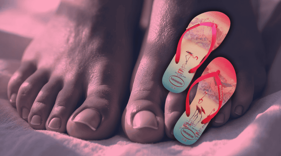 Identificar el momento exacto para desechar unas chanclas requiere una inspección visual periódica y minuciosa de su estructura general. ESPECIAL/Canva/Unsplash
