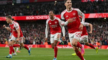 El camino hacia el título del Arsenal se cimentó con actuaciones llenas de carácter. El paso definitivo lo dieron ayer lunes 18 de mayo, cuando vencieron al Burnley en condición de locales. AFP / G. Kirk