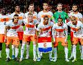 El estilo de juego y la presencia de futbolistas de jerarquía internacional en zonas puntuales del campo mantienen a la Naranja Mecánica como un conjunto peligroso. AFP/ M. VAN DORST.