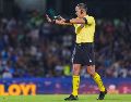 Cruz Azul analiza pedir el cambio de árbitro debido a antecedentes recientes que dejaron inconforme al club con decisiones de Daniel Quintero Huitrón. IMAGO7.