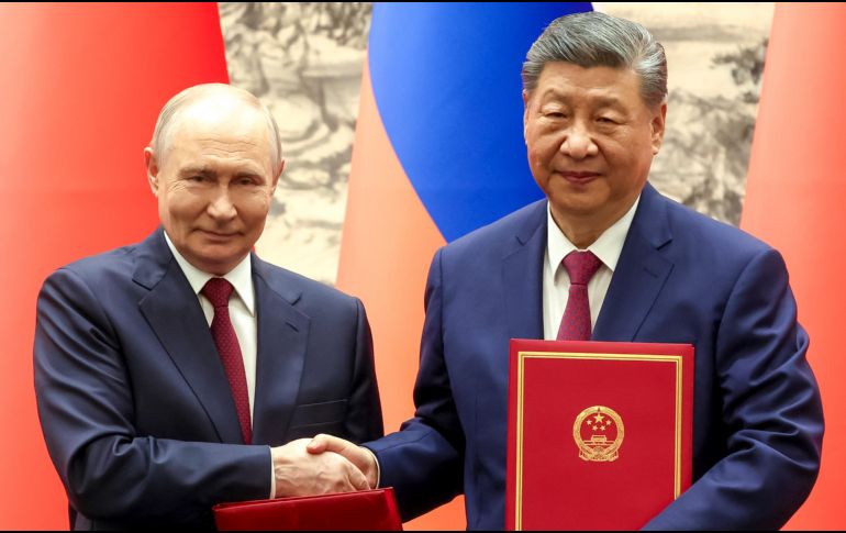 Vladimir Putin y Xi Jinping aprobaron una segunda declaración sobre el establecimiento de un mundo multipolar y unas relaciones de nuevo tipo. EFE/A. Kazakov