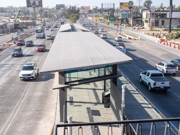 El servicio arrancará el 4 de junio con una flota de 41 autobuses, equipados con aire acondicionado, internet gratuito, puertos USB y cámaras de videovigilancia, según confirmó Lemus. ESPECIAL / SIOP