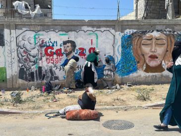 La ONG HRW aseguró que los civiles en Gaza continúan enfrentando hambre, falta de atención médica y violencia. EFE/A. Bureij