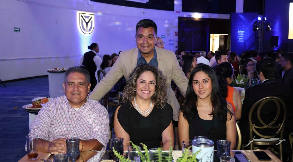 Ramón Esparza, Octavio Torres, Erika Lecourtois y Lina Reséndiz. GENTE BIEN JALISCO / Universidad UNIVA Guadalajara