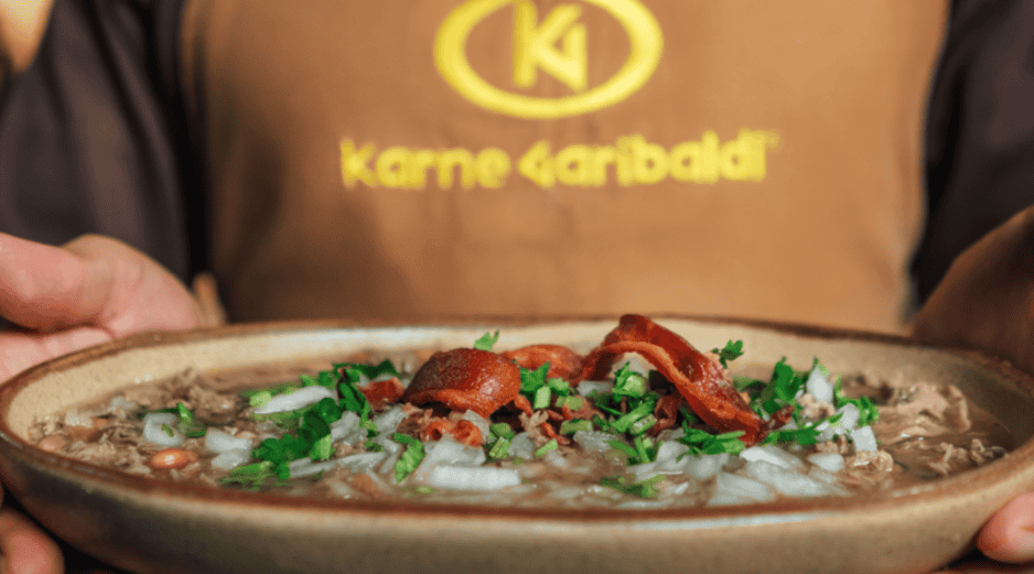 La experiencia de comer en este recinto responde al porqué miles de turistas lo incluyen en su itinerario al visitar la ciudad. Karne Garibaldi ESPECIAL