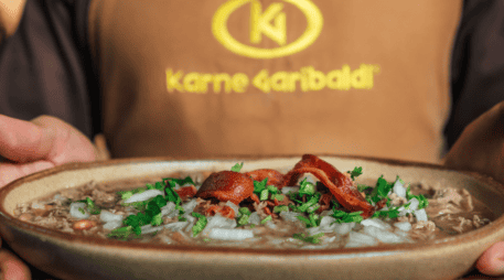 La experiencia de comer en este recinto responde al porqué miles de turistas lo incluyen en su itinerario al visitar la ciudad. Karne Garibaldi ESPECIAL
