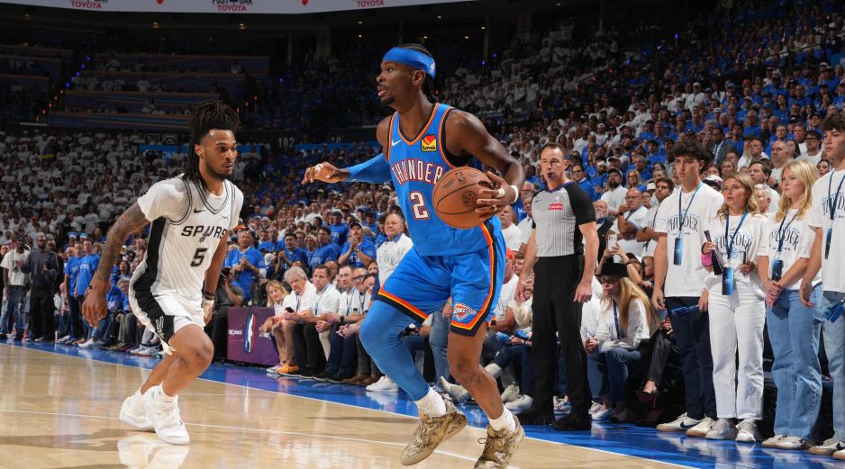 Oklahoma respondió tras la derrota inicial y empató la Final del Oeste apoyado en otra brillante actuación de Shai Gilgeous-Alexander. AFP/ J. D. GARRABRANT.