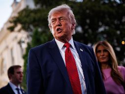 La nueva orden ejecutiva firmada por Trump ordena reforzar la vigilancia sobre transferencias internacionales de bajo monto. EFE/S. Corum