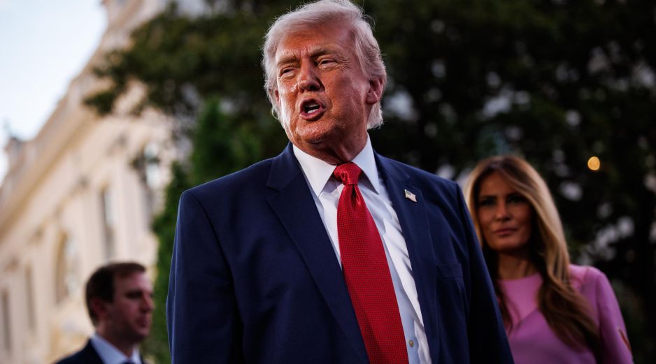 La nueva orden ejecutiva firmada por Trump ordena reforzar la vigilancia sobre transferencias internacionales de bajo monto. EFE/S. Corum