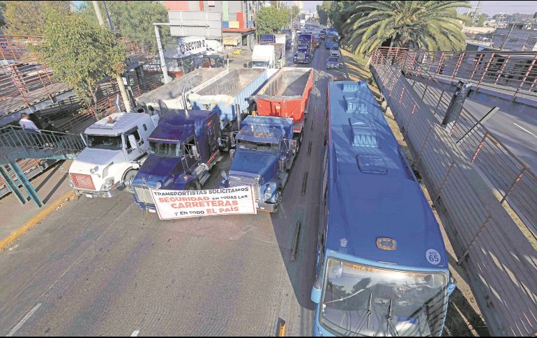 Tras una intensa jornada de caos vial, transportistas y campesinos llegaron a un acuerdo definitivo con la Segob. ESPECIAL