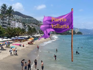 Esta es la única playa con bandera morada en Puerto Vallarta este jueves 21 de mayo. ESPECIAL / FACEBOOK Protección Civil y Bomberos Puerto Vallarta