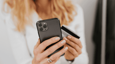 Los usuarios pueden confirmar si su línea ya está registrada ingresando al portal oficial de la Comisión Reguladora de Telecomunicaciones (CRT), utilizando el folio de alta proporcionado por su operadora, o revisando el estatus directamente en las aplicaciones móviles de su proveedor telefonico. CANVA