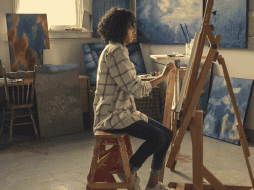 La búsqueda de una voz propia también puede influir en la forma en que los artistas se relacionan con los demás. CANVA