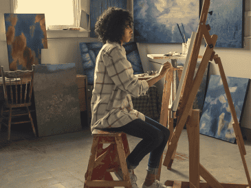 La búsqueda de una voz propia también puede influir en la forma en que los artistas se relacionan con los demás. CANVA