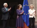 La Presidenta de México, Claudia Sheinbaum Pardo (c), junto al presidente del Consejo Europeo, António Costa (i), y a la presidenta de la Comisión Europea, Urusula Von der Leyen (d). EFE/J. Méndez