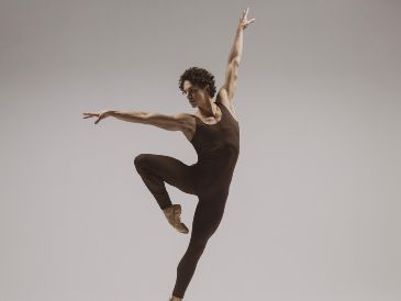 Desde Nueva York, donde actualmente desarrolla una intensa temporada en el Metropolitan Opera House y mantiene su actividad con el American Ballet Theatre, Hernández reconoce que Despertares se ha vuelto parte esencial de su vida cotidiana. CORTESÍA