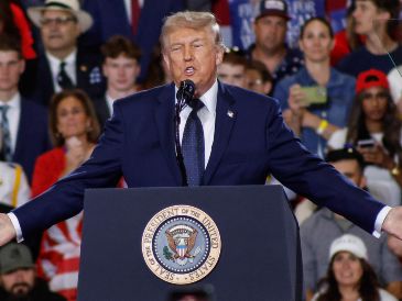 Donald Trump participó en un mitin en Suffern, Nueva York, este viernes. EFE/K. Betancur