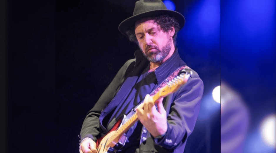 Su estilo con la guitarra dejó huella en álbumes esenciales como El Diablito, El Silencio y El Nervio del Volcán. ESPECIAL