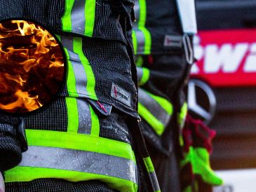 El incendio duró varias horas activo y generó una intensa movilización de bomberos.