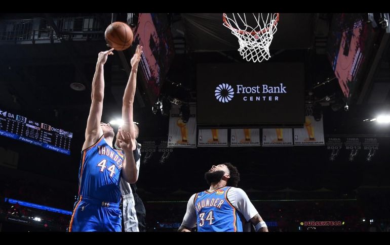 El Thunder de Oklahoma arruinó la fiesta que trataron de montar los Spurs en San Antonio y ganaron 123-108 para tomar la delantera. AFP / M. Gonzales