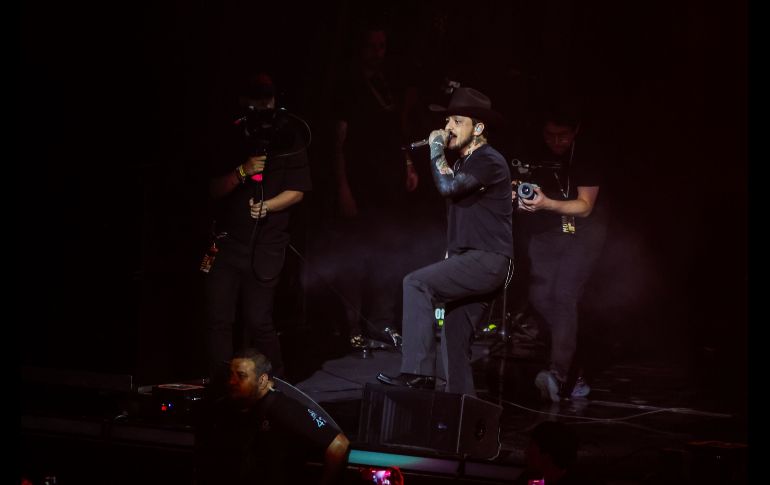 Con un Auditorio Telmex casi a reventar -pero sin el lleno total-, el cantante sinaloense dejó en claro una vez más el cariño desmedido que le tiene el público tapatío. EL INFORMADOR / A. Navarro