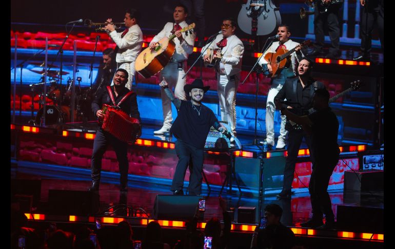 Con un Auditorio Telmex casi a reventar -pero sin el lleno total-, el cantante sinaloense dejó en claro una vez más el cariño desmedido que le tiene el público tapatío. EL INFORMADOR / A. Navarro