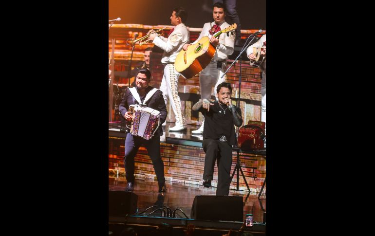 Con un Auditorio Telmex casi a reventar -pero sin el lleno total-, el cantante sinaloense dejó en claro una vez más el cariño desmedido que le tiene el público tapatío. EL INFORMADOR / A. Navarro