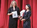 Esther Cisneros Quirarte recibió el Galardón al Bienestar Social, gracias a su labor de voluntariado. EL INFORMADOR/ J. Acosta