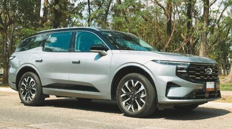 Edge. La camioneta acelera bien, es estable e híbrida.  ESPECIAL