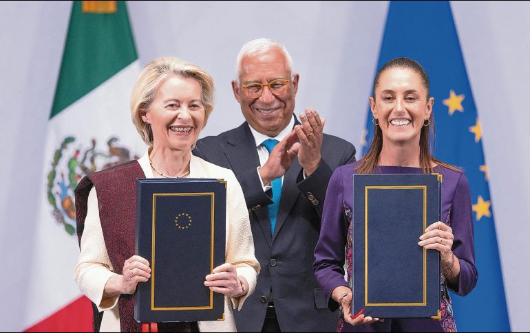Claudia Sheinbaum y la presidenta de la Comisión Europea, Ursula von der Leyen, encabezaron la firma del Acuerdo Global Modernizado entre México y la Unión Europea. António Costa, presidente del Consejo Europeo, también fue testigo y partícipe de la VIII Cumbre. EFE