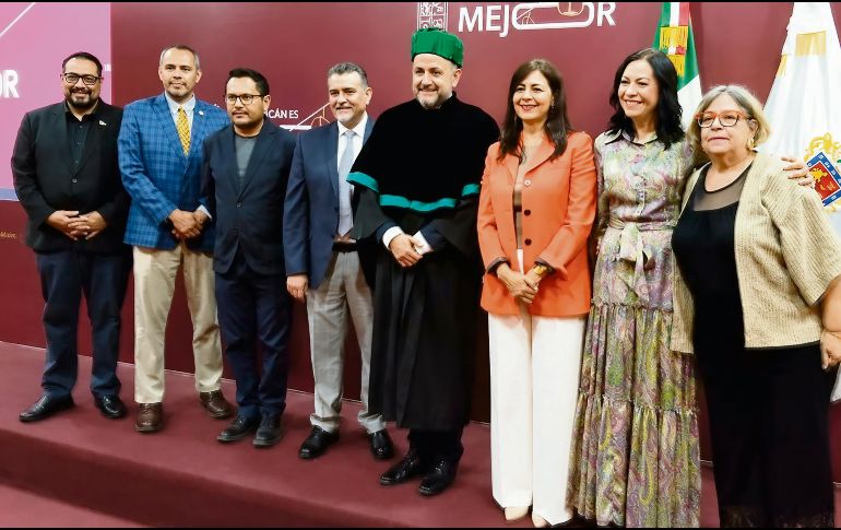 Ricardo Villanueva Lomelí. Recibió el Doctorado Honoris Causa de la UNIVIM, donde llamó a replantear el modelo educativo ante los cambios tecnológicos y la inteligencia artificial. ESPECIAL
