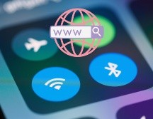 Si bien lo ideal sería usar una sola de estas funciones a la vez, la realidad es que muchos dispositivos requieren tanto conexión Wi-Fi como Bluetooth para operar correctamente. ESPECIAL / CANVA