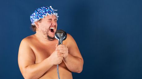No necesitamos ser expertos, ni tomar clases de canto para disfrutar de los enormes beneficios terapéuticos que nos ofrece la música. ESPECIAL / CANVA