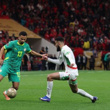Senegal se coronó campeón de África en la cancha, pero la Confederación Africana de Futbol le retiró el título y se lo otorgó a Marruecos como sanción. AFP / ARCHIVO