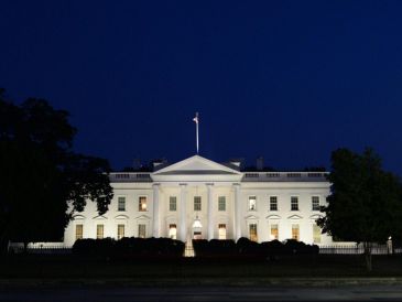 Agentes del Servicio Secreto de Estados Unidos respondieron a reportes de un hombre armado a las afueras de la Casa Blanca. EFE/ ARCHIVO.