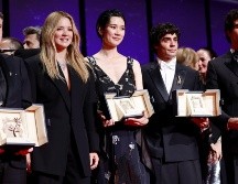 Los ganadores de los principales premios de Cannes 2026 posan ante las cámaras. EFE/T. Suárez