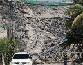 La tragedia ocurrió en una estructura de hormigón de nueve pisos aún sin terminar. AP