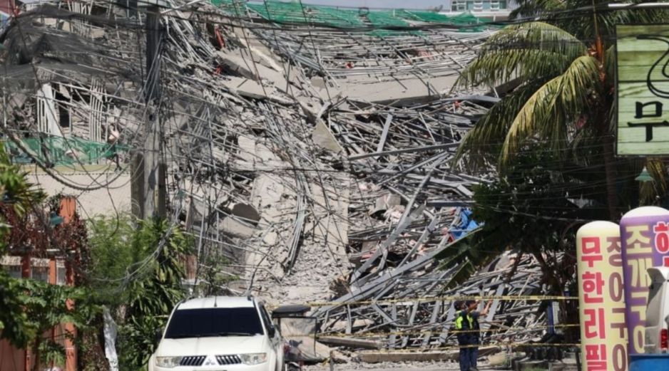 La tragedia ocurrió en una estructura de hormigón de nueve pisos aún sin terminar. AP