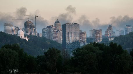 El Ministerio ruso de Defensa confirmó el domingo que utilizó el Oreshnik, así como otros tipos de misiles, para atacar 