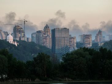 El Ministerio ruso de Defensa confirmó el domingo que utilizó el Oreshnik, así como otros tipos de misiles, para atacar "instalaciones militares de mando y control" ucranianas, bases aéreas y empresas de la industria militar. EFE/S. Dolzhenko